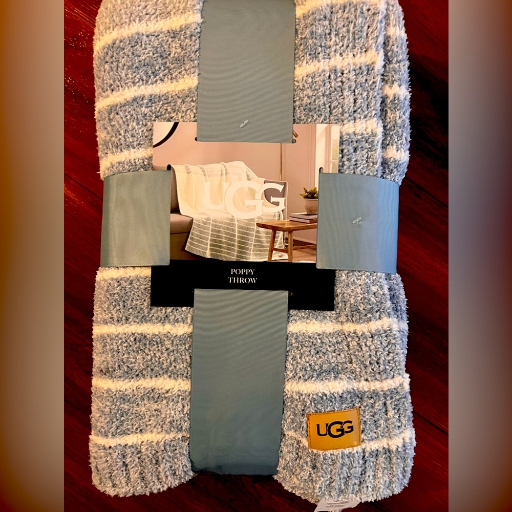 UGG THROW